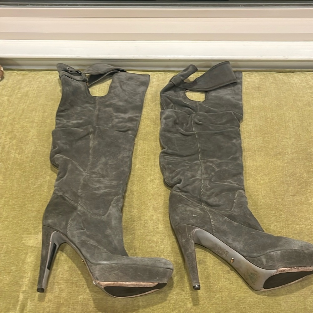 Vero Cucio Knee Sloughy Suede Boots